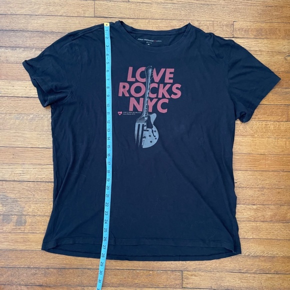 EUC - John Varvatos Black Crew Neck T-Shirt Love Rocks NYC Graphic Sz XL - Picture 5 of 6